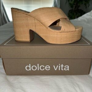 Dolce Vita Tan Platform Sandals with Chunky Heel